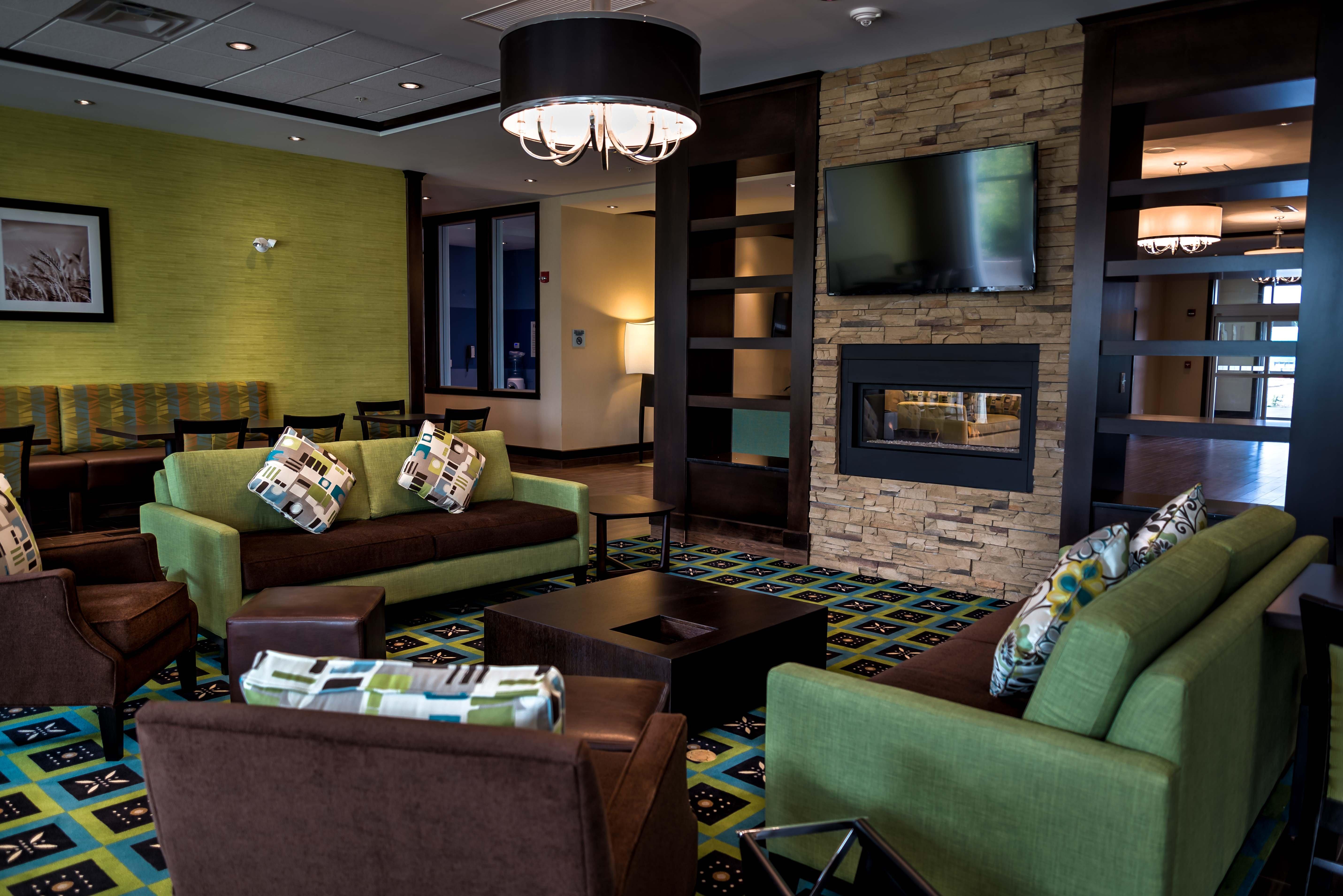Holiday Inn Express & Suites Spruce Grove - Stony Plain By Ihg Dış mekan fotoğraf